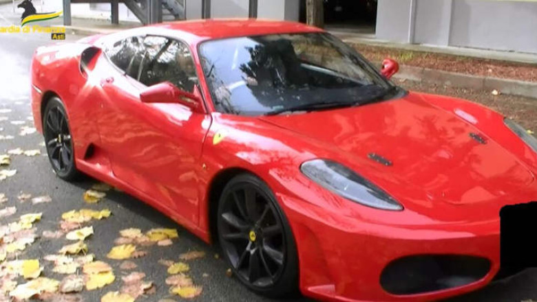 VIDEO. Un barbat si-a transformat o Toyota veche in Ferrari Imagine
