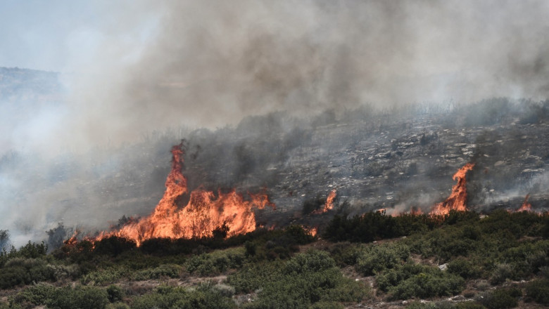 VIDEO Un depozit de munitii a sarit in aer, in Grecia, din cauza incendiilor Imagine