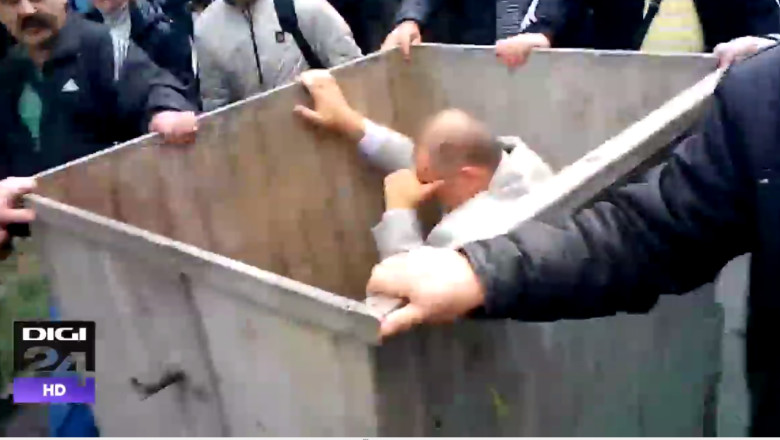 VIDEO. Un director de spital si-a scris demisia in tomberon Imagine