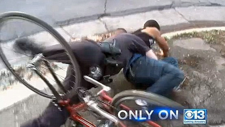 VIDEO Un hot de biciclete, placat spectaculos de un politist in timp ce incerca sa fuga Imagine