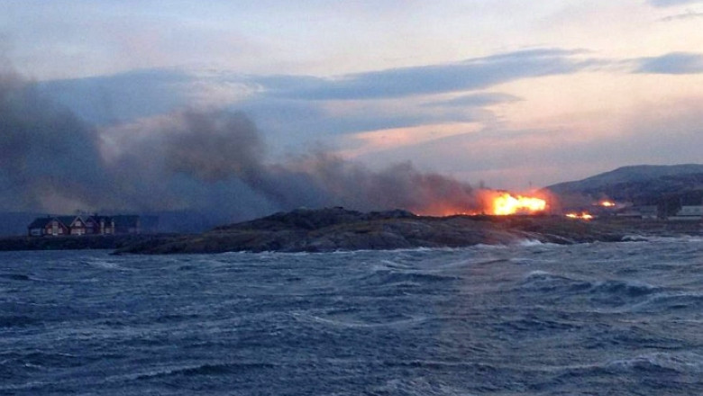 VIDEO Un incendiu distruge un sat din Norvegia. Cel putin 90 de case au ars din temelii Imagine
