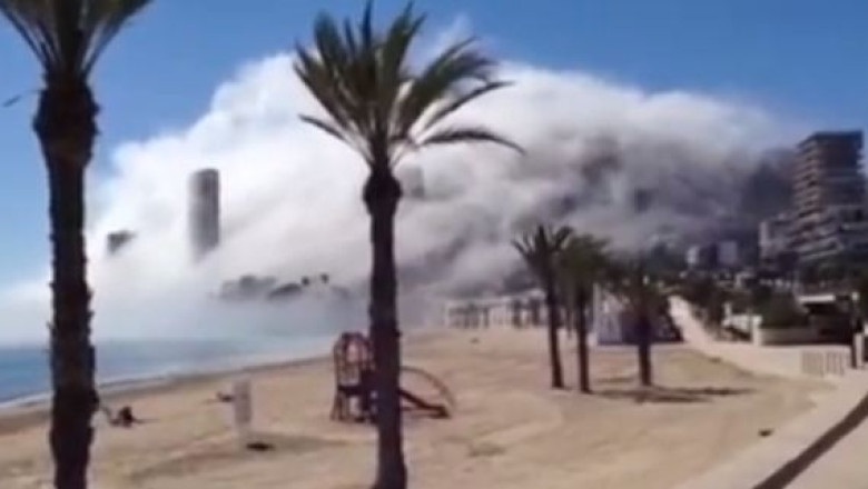 VIDEO. Un nor urias a inghitit orasul spaniol Alicante Imagine