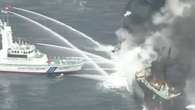 VIDEO. Un petrolier a explodat in largul coastelor Japoniei. O persoana este data disparuta  Imagine