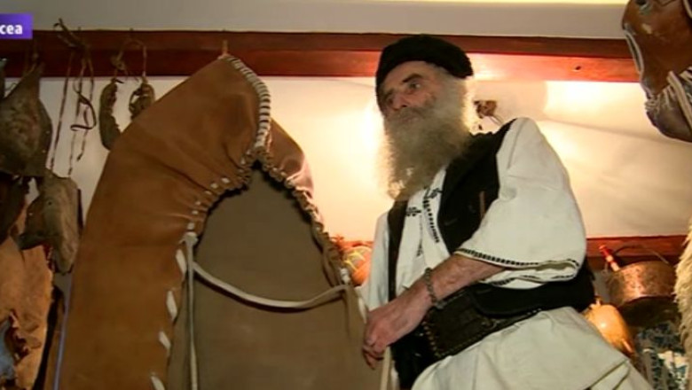 VIDEO. Un roman vrea sa intre in Cartea Recordurilor cu o opinca de peste doi metri Imagine