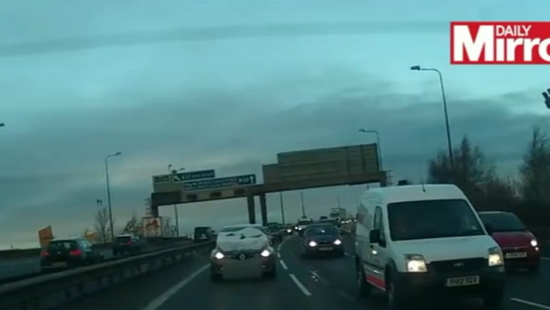 VIDEO. Un sofer din Marea Britanie a condus cu parbrizul acoperit de zapada Imagine