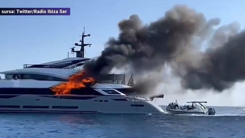 VIDEO Un superiaht lansat la apa in urma cu doar o luna a ars in Marea Mediterana Imagine