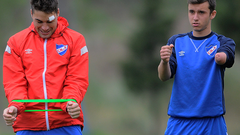 VIDEO. Un tanar fara o mana este fotbalist profesionist. A debutat in prima liga din Uruguay Imagine