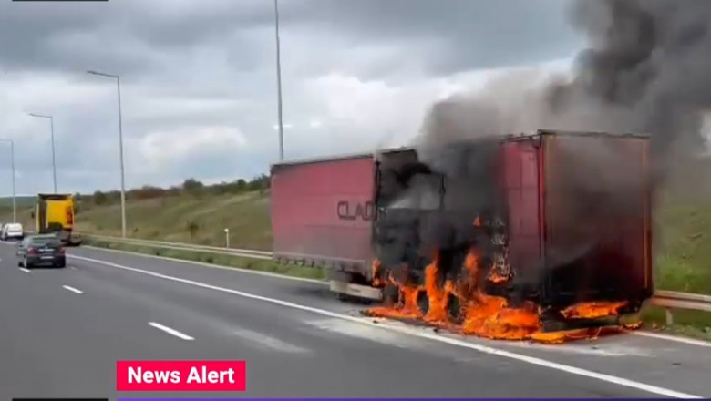 VIDEO. Un TIR a luat foc pe autostrada, dupa ce i-au explodat cauciucurile Imagine