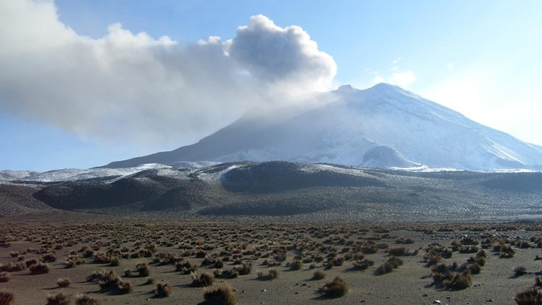 VIDEO Un vulcan din Peru arunca cenusa la 4000 de metri inaltime Imagine