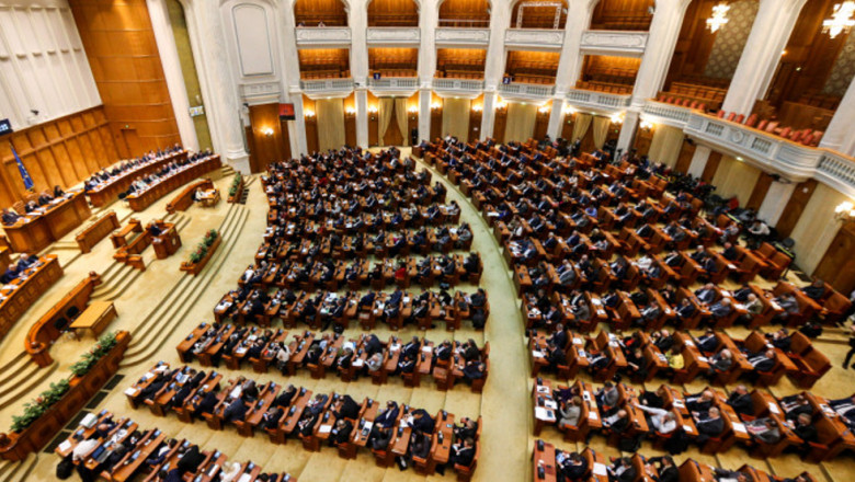 VIDEO. Urarile unor politiceni romani pentru femei, de 8 martie, s-au transformat in jigniri. Un senator AUR a mentionat si amantele Imagine