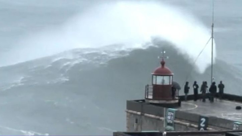 VIDEO. Valuri de 25 de metri in Portugalia Imagine