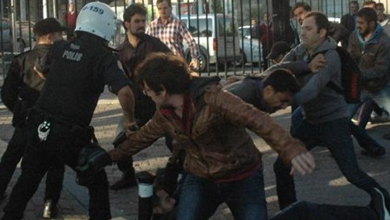 VIDEO. Violente in Turcia. Politia a dispersat zeci de studenti care protestau la palatul prezidential Imagine