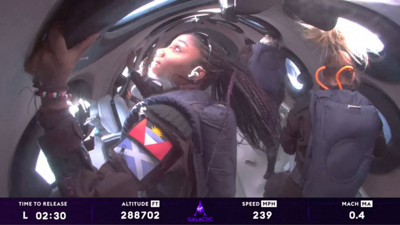 VIDEO Virgin Galactic a dus primii sai turisti in spatiu Imagine