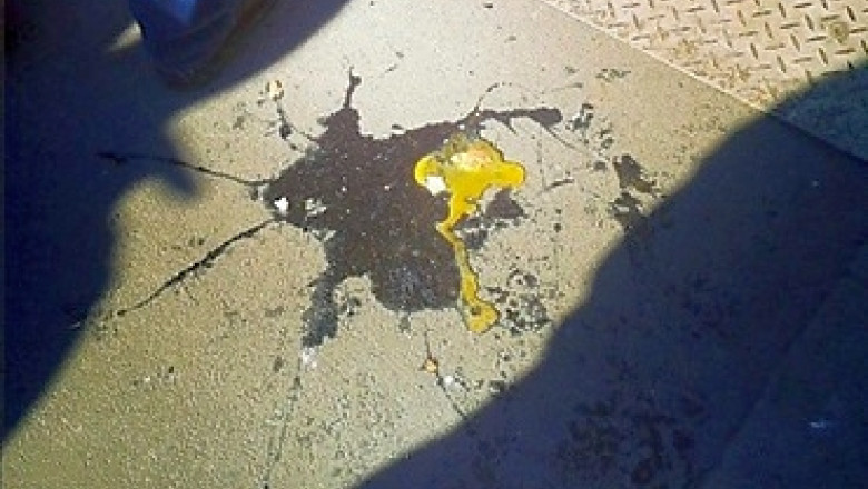 VIDEO Vitali Kliciko, atacat cu oua de manifestanti filorusi in timpul unui miting din campania electorala Imagine