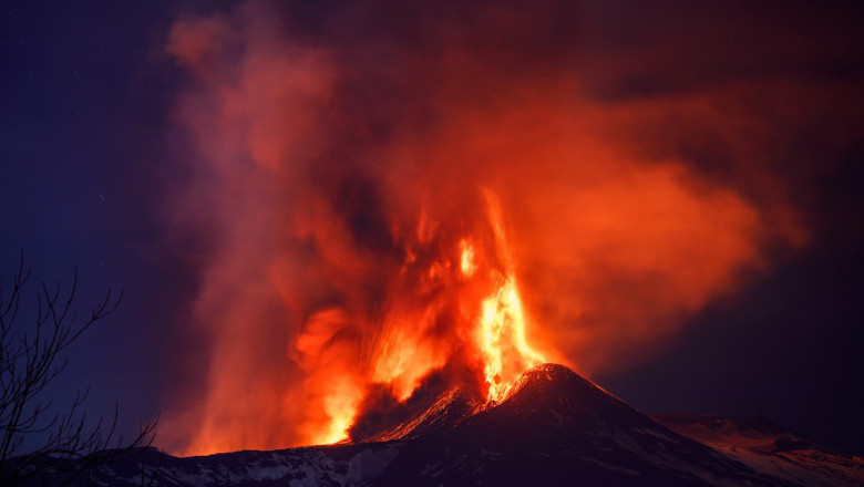 VIDEO Vulcanul Etna din Sicilia a erupt. A fost ridicat nivelul de alerta Imagine