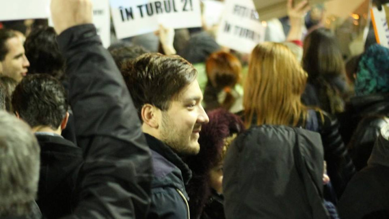 VIDEO. Zeci de mii de oameni au manifestat in marile orase pentru ca romanii din diaspora sa voteze Imagine