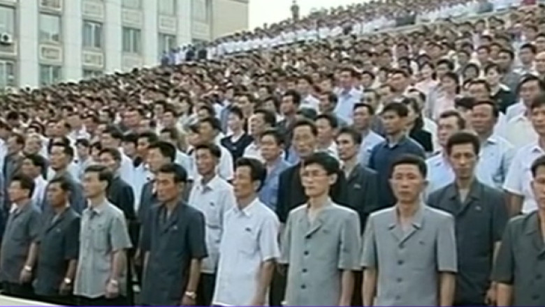 VIDEO. Zeci de mii de oameni au participat la o manifestatie in Coreea de Nord Imagine