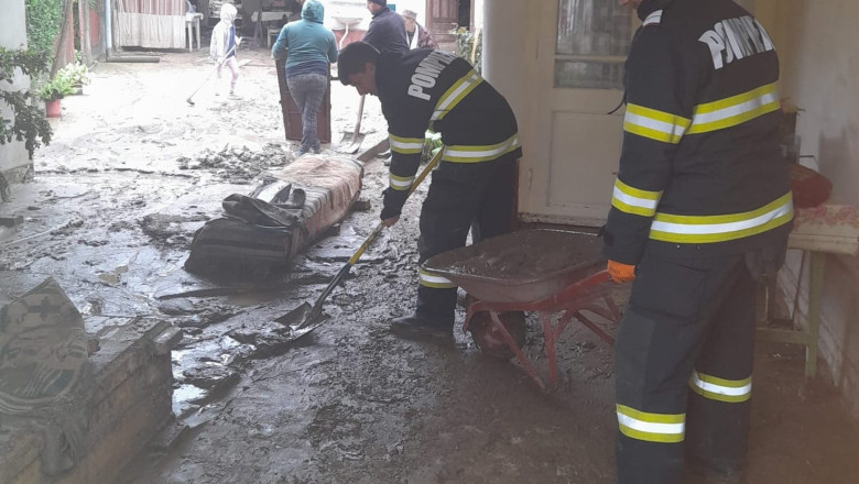 Viitura provocata de ploi din judetul Caras-Severin. In jur de 100 de gospodarii au fost afectate, insa nu au fost victime Imagine