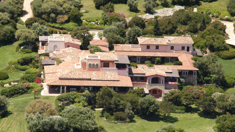 Vila lui Berlusconi din Sardinia a fost scoasa la vanzare cu 500 de milioane de euro. Putin, unul dintre cei care i-au trecut pragul Imagine