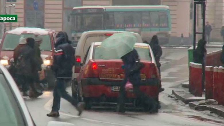 Vin ninsorile. Meteorlogii au anuntat cod galben pana maine, la ora 22:00 Imagine