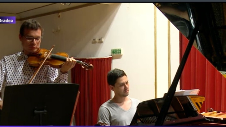 Vioara care calatoreste intr-o masina blindata Imagine