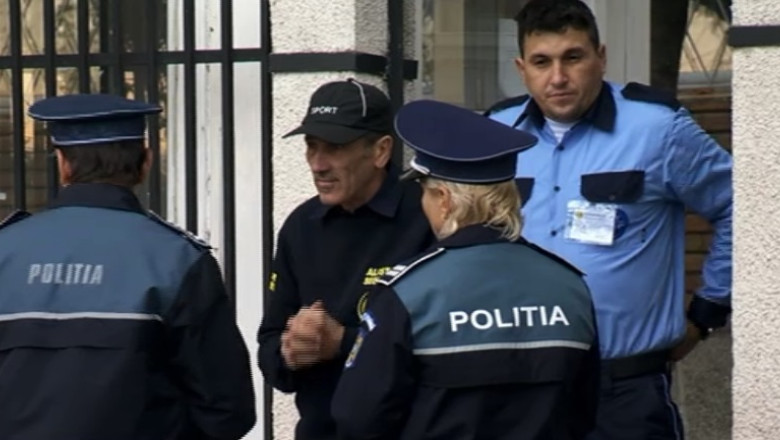 Violenta in scoli. Elevii se simt mai in siguranta cu arme albe in buzunar Imagine