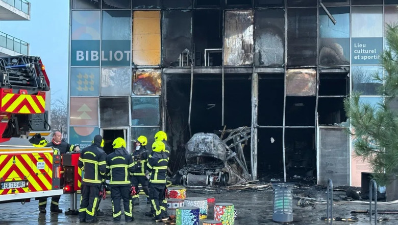 Violente extreme pe strazile din Grenoble. Tiruri de mortiera intre atacanti si politie, iar o biblioteca a fost incendiata Imagine