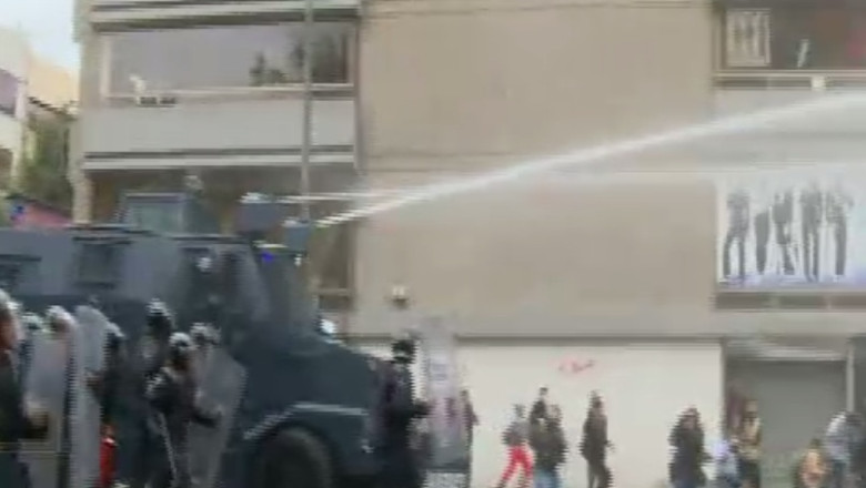 Violente in capitala Mexicului. Profesorii care protestau in strada au fost evacuati de politie Imagine