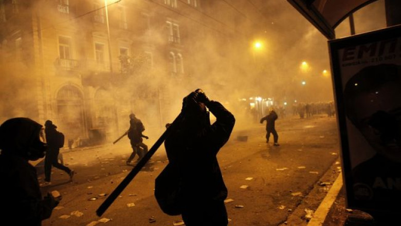 Violente in Grecia, dupa uciderea unui cantaret de rap de catre un adept al extremei drepte Imagine