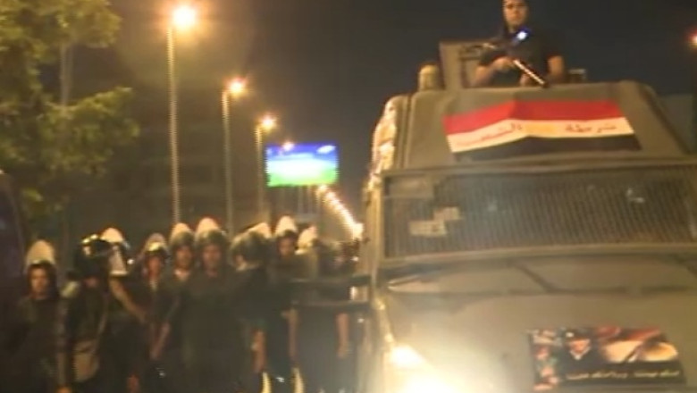 VIOLENTE LA CAIRO. Mii de manifestanti au cerut revenirea la putere a lui Mohamed Morsi Imagine