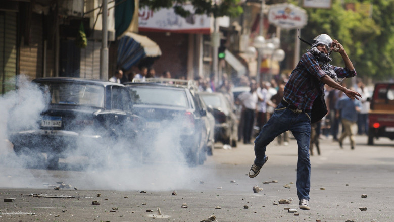 VIOLENtE LA CAIRO. Zeci de morti, in cursul operatiunii de dispersare a mitingurilor pro-Morsi Imagine