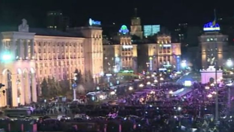 Violente la Kiev dupa esecul de la Vilnius. Protestatarii s-au batut cu fortele de ordine Imagine