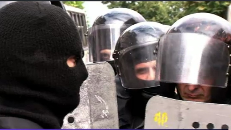 Violente la Kiev. Protestatarii au incercat sa atace o biserica a Patriarhiei ruse Imagine