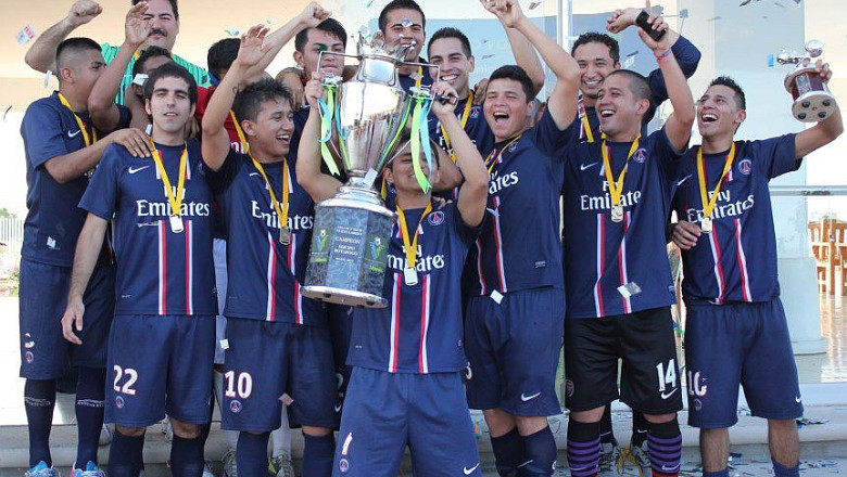 Violente la Paris: Suporterii PSG s-au confruntat cu politistii, dupa ce echipa de fotbal a castigat campionatul Imagine