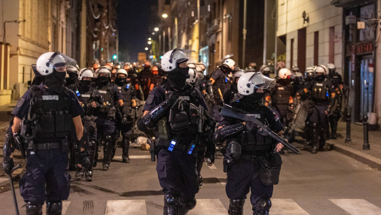 Violente la protestele antiguvernamentale din Serbia. Politia, acuzata de brutalitate impotriva manifestantilor Imagine