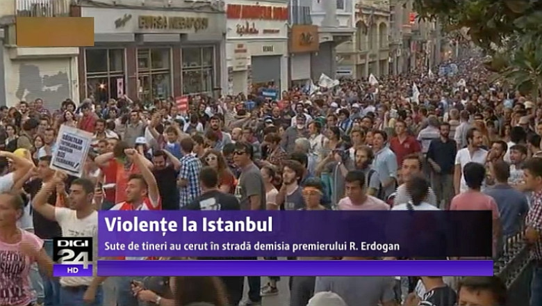 Violentele continua la Istanbul. Sute de tineri au cerut in strada demisia premierului Recep Tayyip Erdogan Imagine