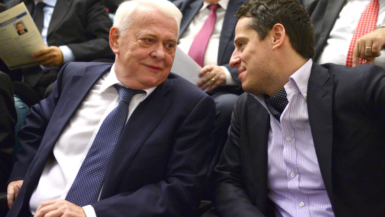 Viorel Hrebenciuc si fiul lui raman in arest  Imagine