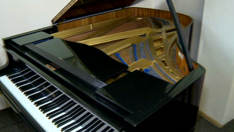 Vis implinit pentru micii artisti din Iasi: pianul vechi pe care studiaza a fost reconditionat cu bani din donatii Imagine
