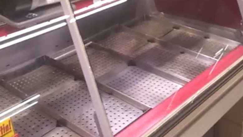 Viscolul a lasat rafturile goale. TIR-urile cu alimente au ramas inzapezite chiar si doua zile Imagine