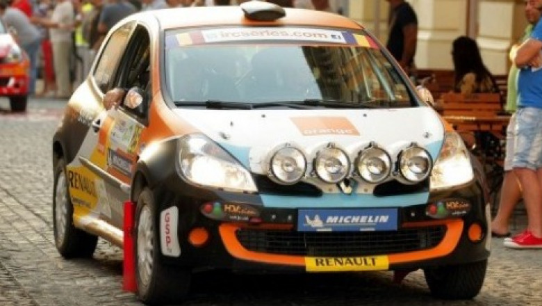 Viteza si adrenalina pe patru roti. La Brasov are loc Campionatul National de accelerare Imagine