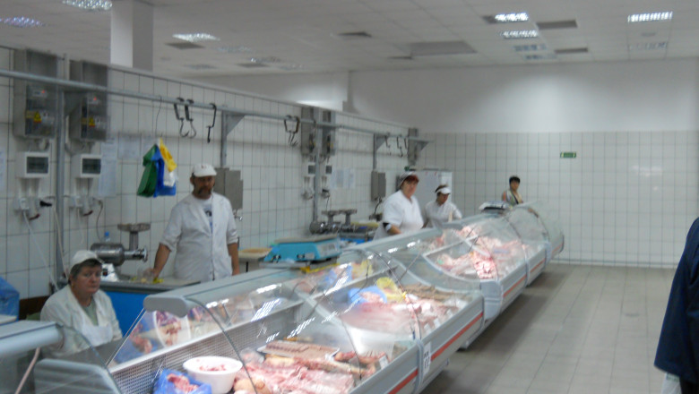 Vitrine de 49.000 de euro cumparate pentru Piata Cetate din Oradea Imagine