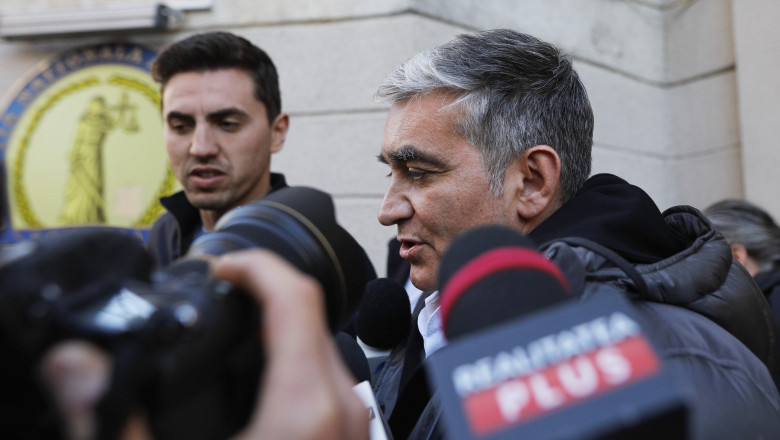 Vlad Oprea, acuzat de spalare de bani, luare de mita si abuz in serviciu a fost primit cu aplauze la intoarcearea in Primaria Sinaia Imagine