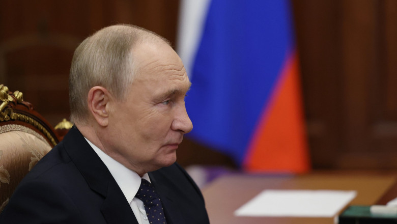 Vladimir Putin a ordonat productia in serie a rachetelor Oresnik, la o zi dupa ce a fost folosita pentru prima oara Imagine