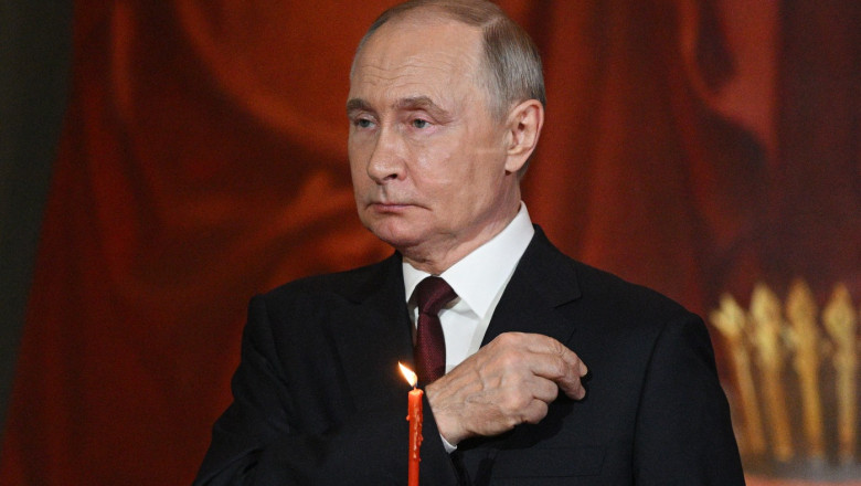 Vladimir Putin a participat la slujba ortodoxa de Paste, dupa ce a declarat un armistitiu unilateral pe frontul din Ucraina Imagine
