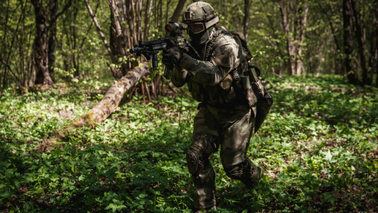 Vladimir Putin a semnat un decret pentru recrutarea a 135.000 de oameni in armata Imagine