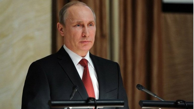 Vladimir Putin a semnat un decret privind reabilitarea tatarilor din Crimeea Imagine