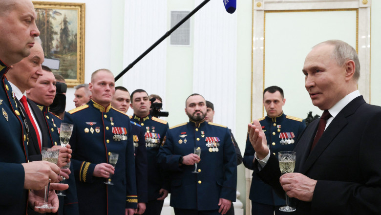 Vladimir Putin acorda titlul de Erou al Rusiei unui„macelar” care si-a condus trupele intr-un masacru. Controversatul general Ahmedov Imagine