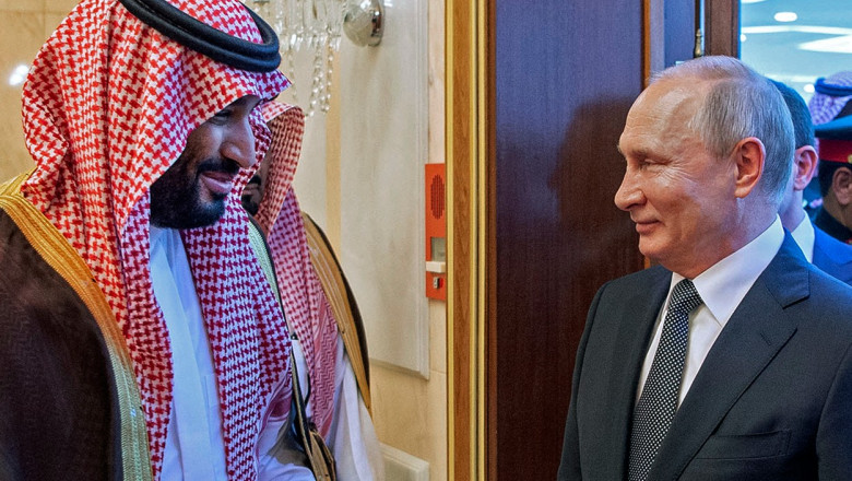 Vladimir Putin l-a sunat pe Mohammed bin Salman ca sa vorbeasca despre petrol, dupa ce Biden s-a intalnit cu mostenitorul saudit Imagine
