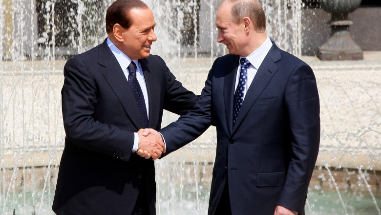 Vladimir Putin l-a vizitat pe Silvio Berlusconi, la centrul de ingrijiri de langa Milano Imagine