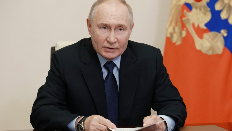 Vladimir Putin merge intr-o vizita oficiala in Azerbaidjan Imagine